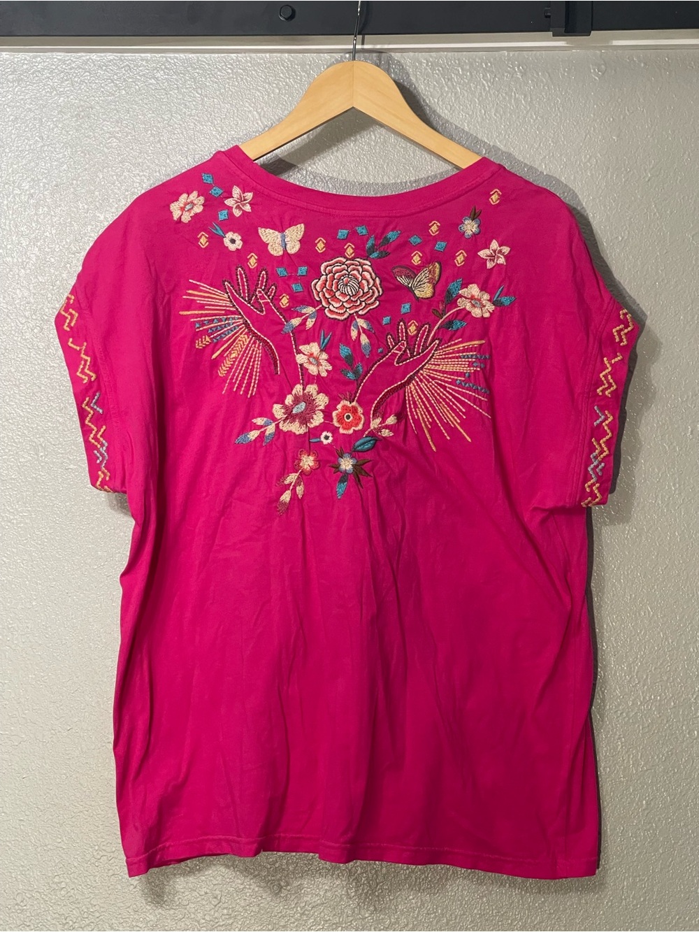 Johnny Was Mariposa Relaxed Tee Pink Embroidered Butterfly Floral - Size L - Picture 5 of 6